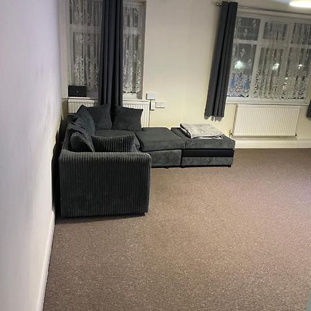 Welcome To Your New Home. Redbridge Buitenkant foto