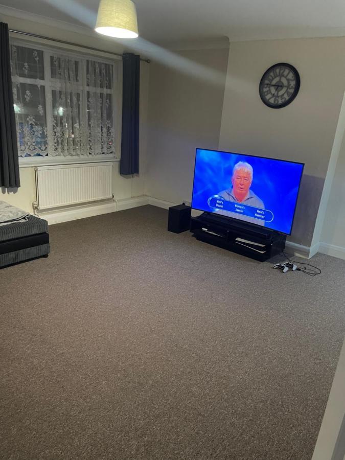Welcome To Your New Home. Redbridge Buitenkant foto