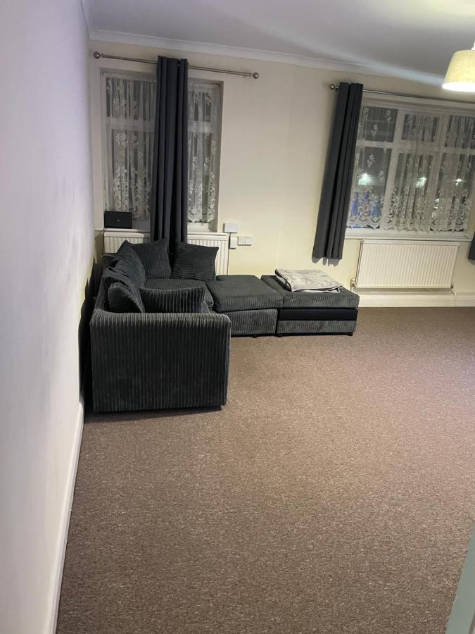 Welcome To Your New Home. Redbridge Buitenkant foto