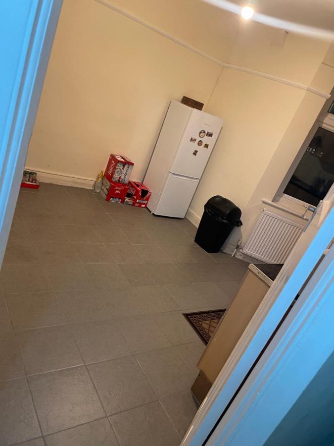 Welcome To Your New Home. Redbridge Buitenkant foto