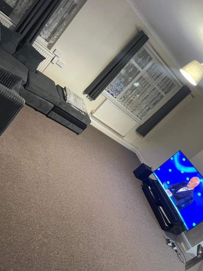 Welcome To Your New Home. Redbridge Buitenkant foto